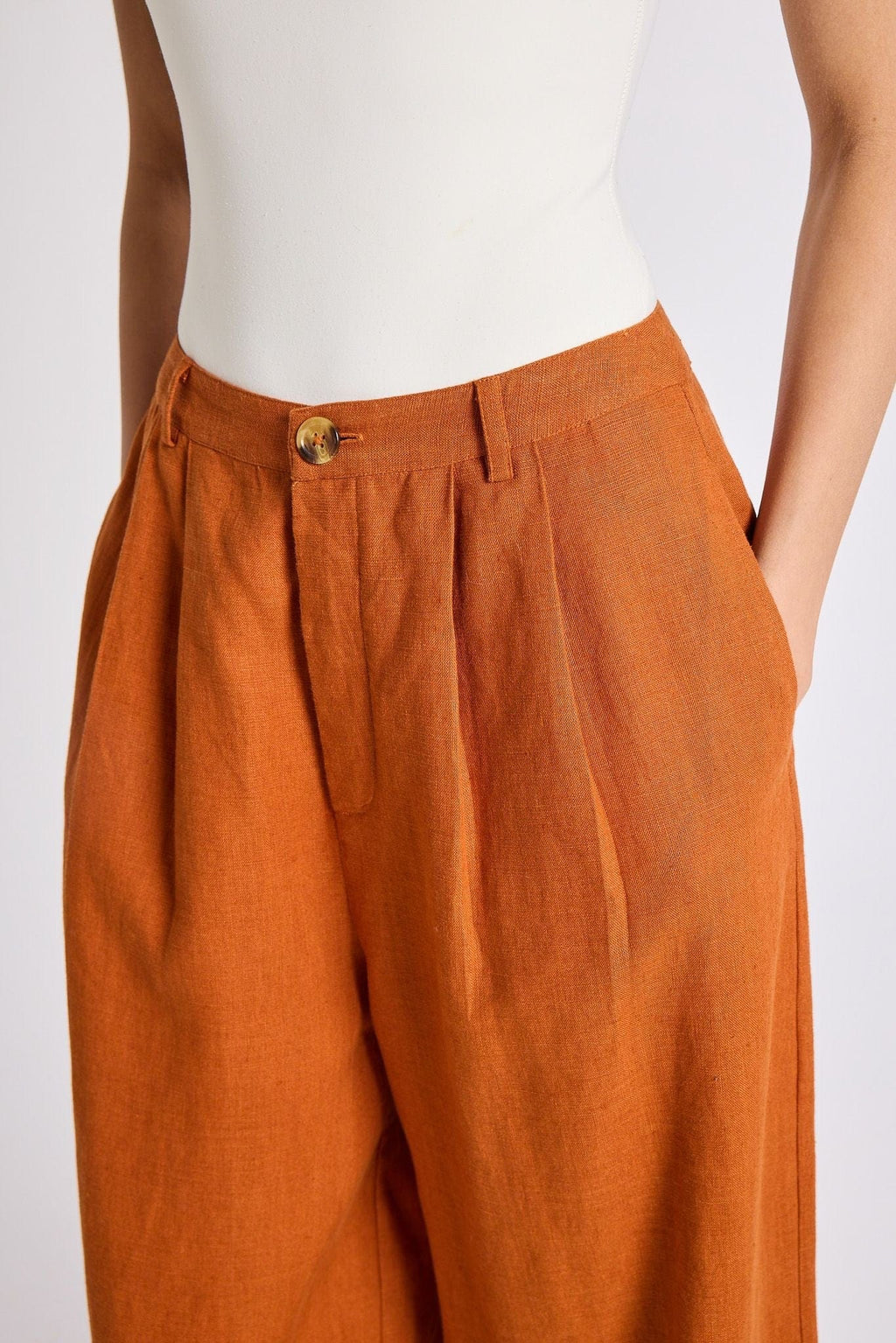 Avie Pant in Sepia Linen