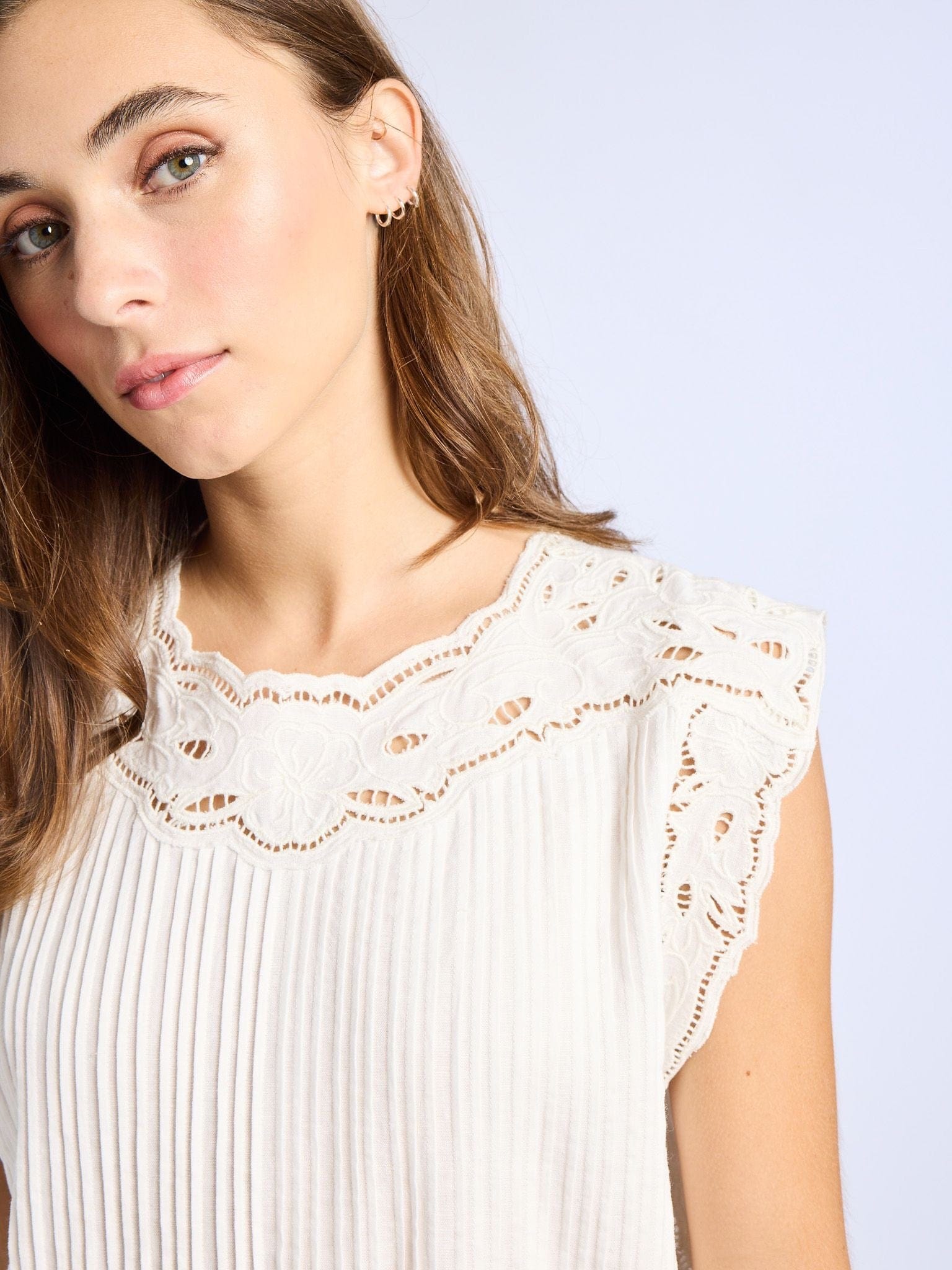 Dott Dress in White Embroidered Linen