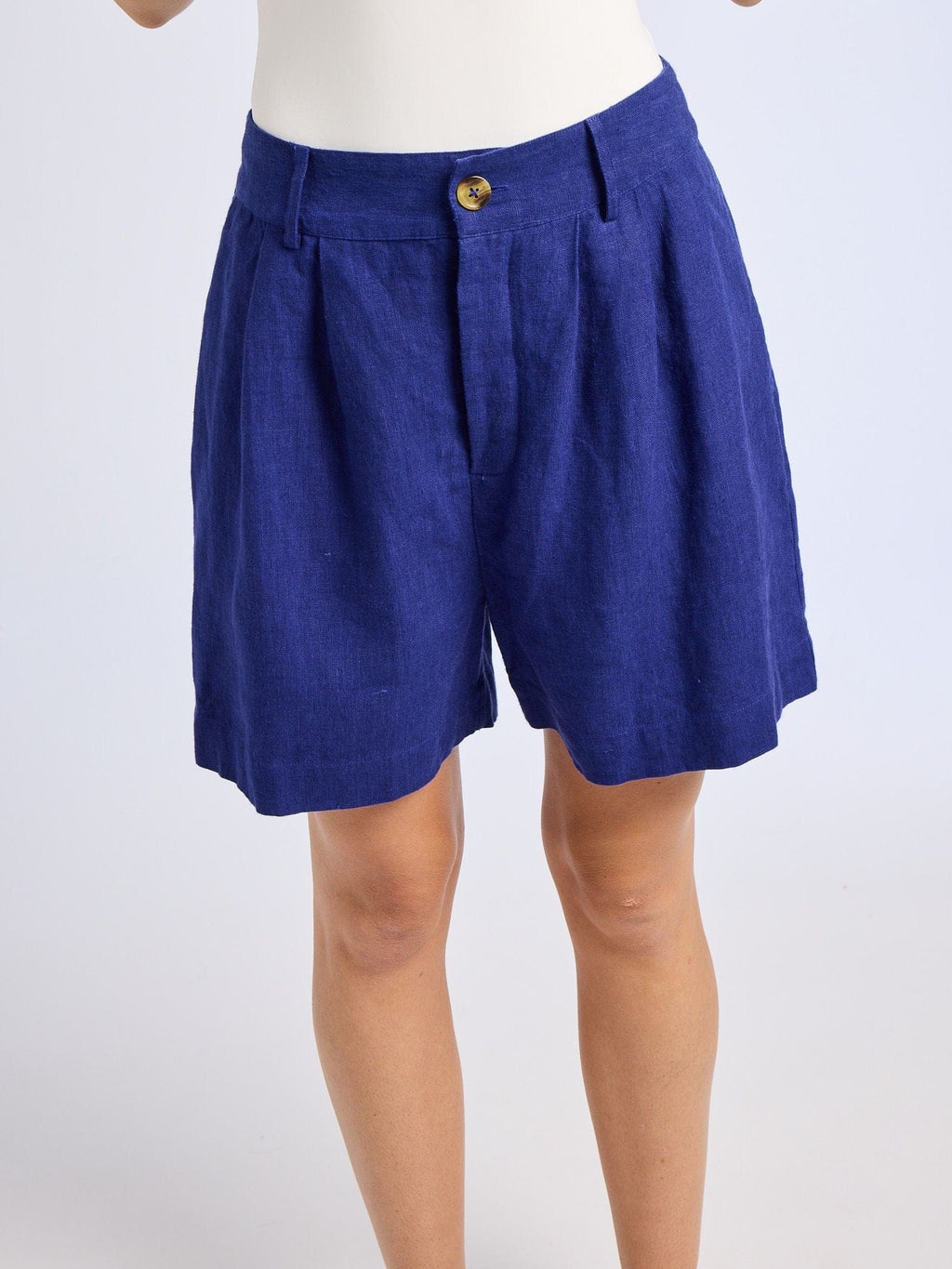 Maxwell Short in Navy Linen