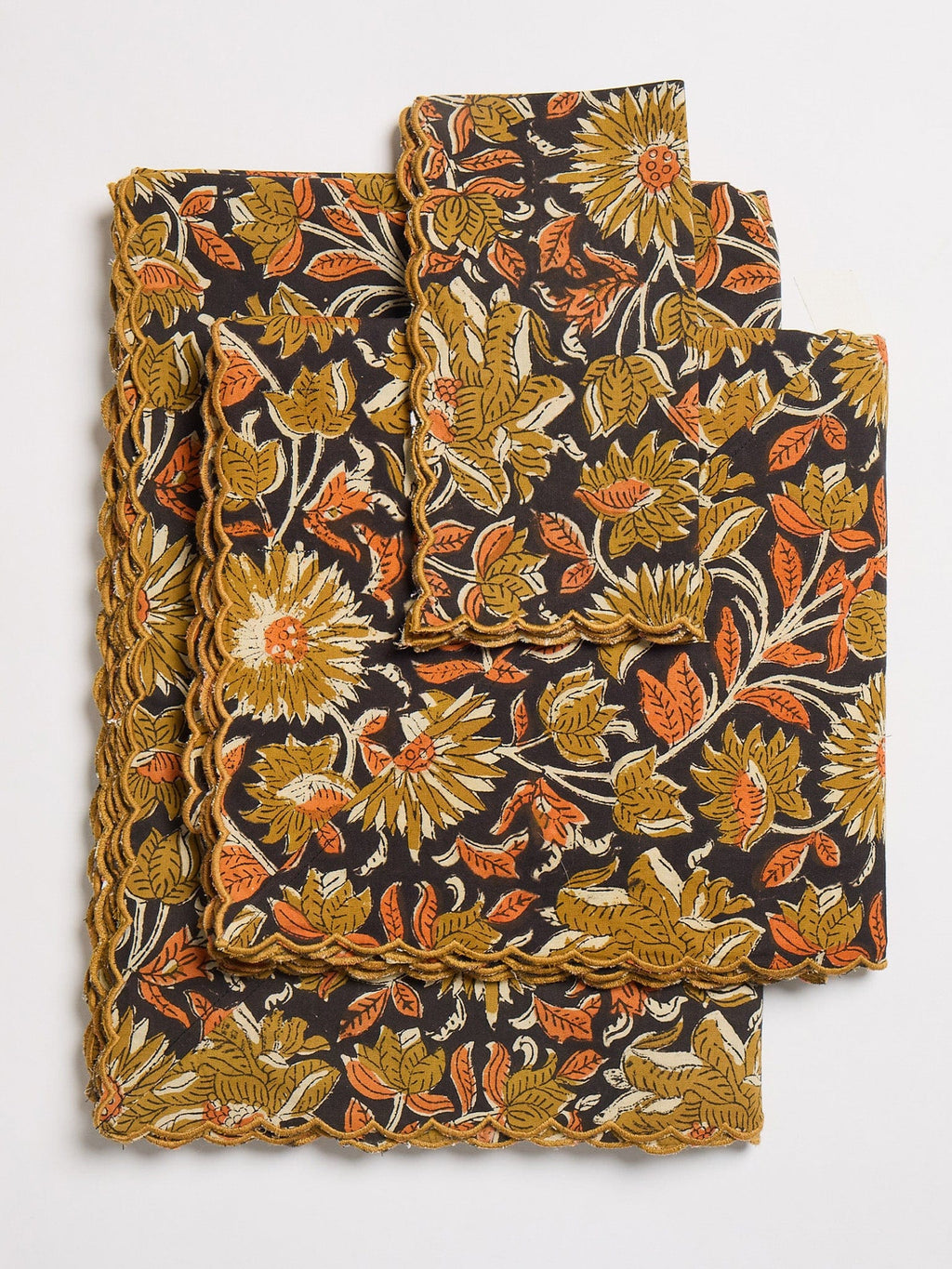 Scalloped Tablecloth, 120" x 63"