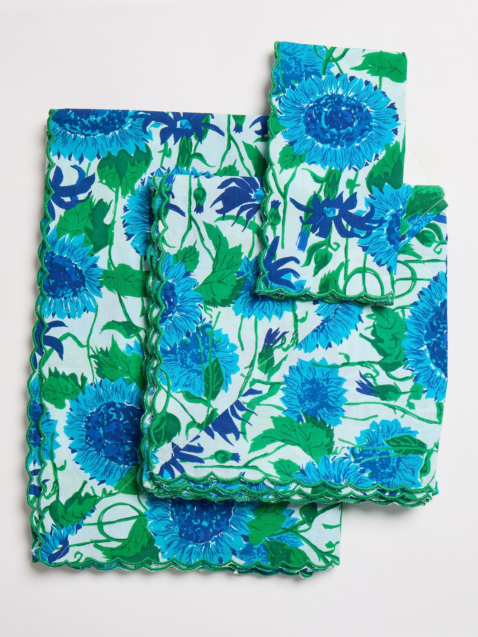 Scalloped Tablecloth, 120" x 63"
