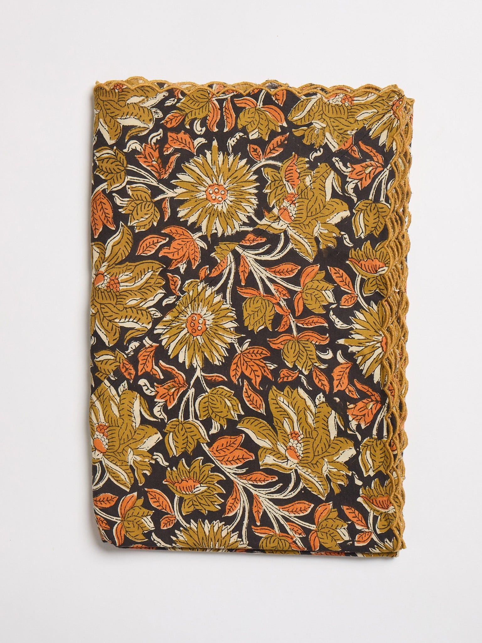 Scalloped Tablecloth, 120" x 63"