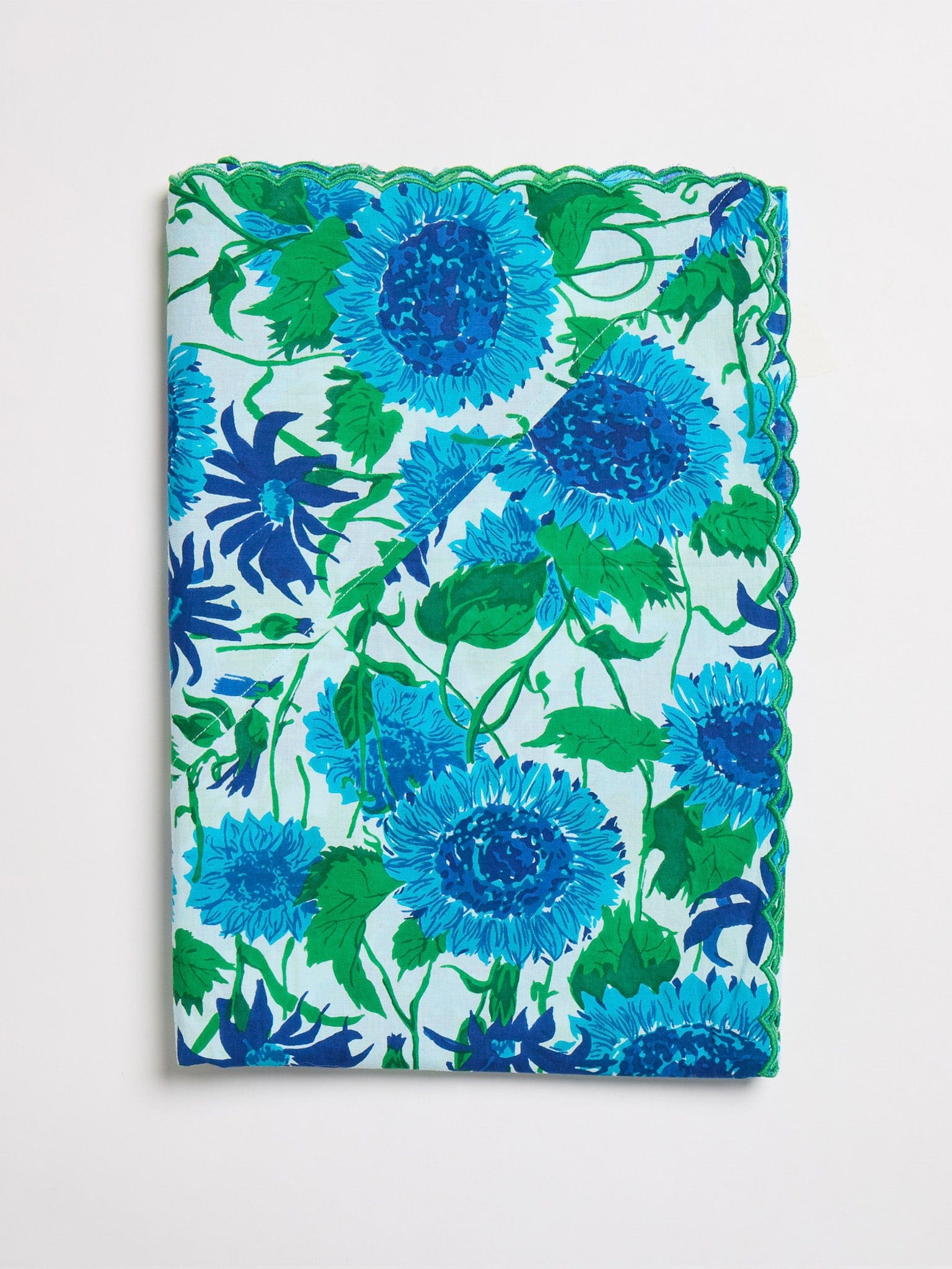 Scalloped Tablecloth, 120" x 63"